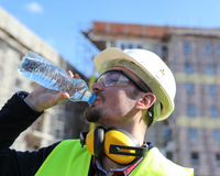 A Importância Vital de Beber Água Durante o Trabalho